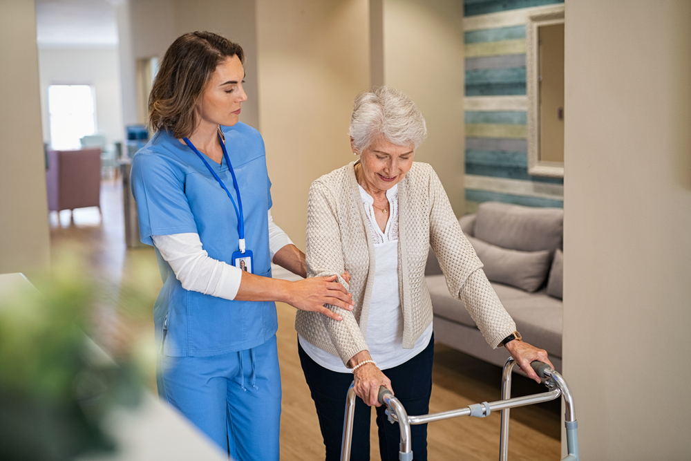 Chicago assisted living injury attorney meeting with family members after suspected abuse