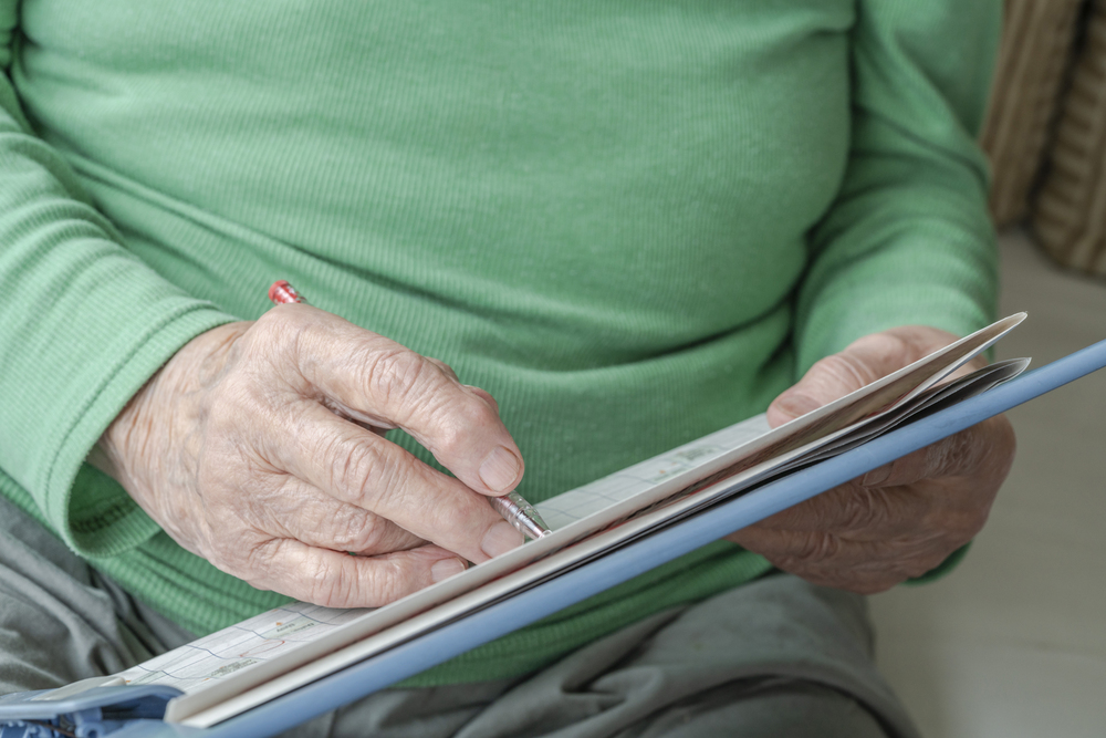 Person filing an official report of nursing home abuse in Illinois